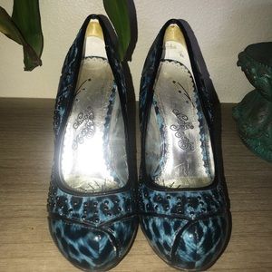 Naughty Monkey 4” closed toe heels